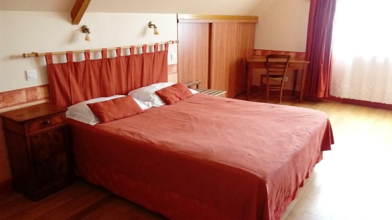 La Roche Bed & Breakfast Saint-Etienne-en-Cogles Екстериор снимка