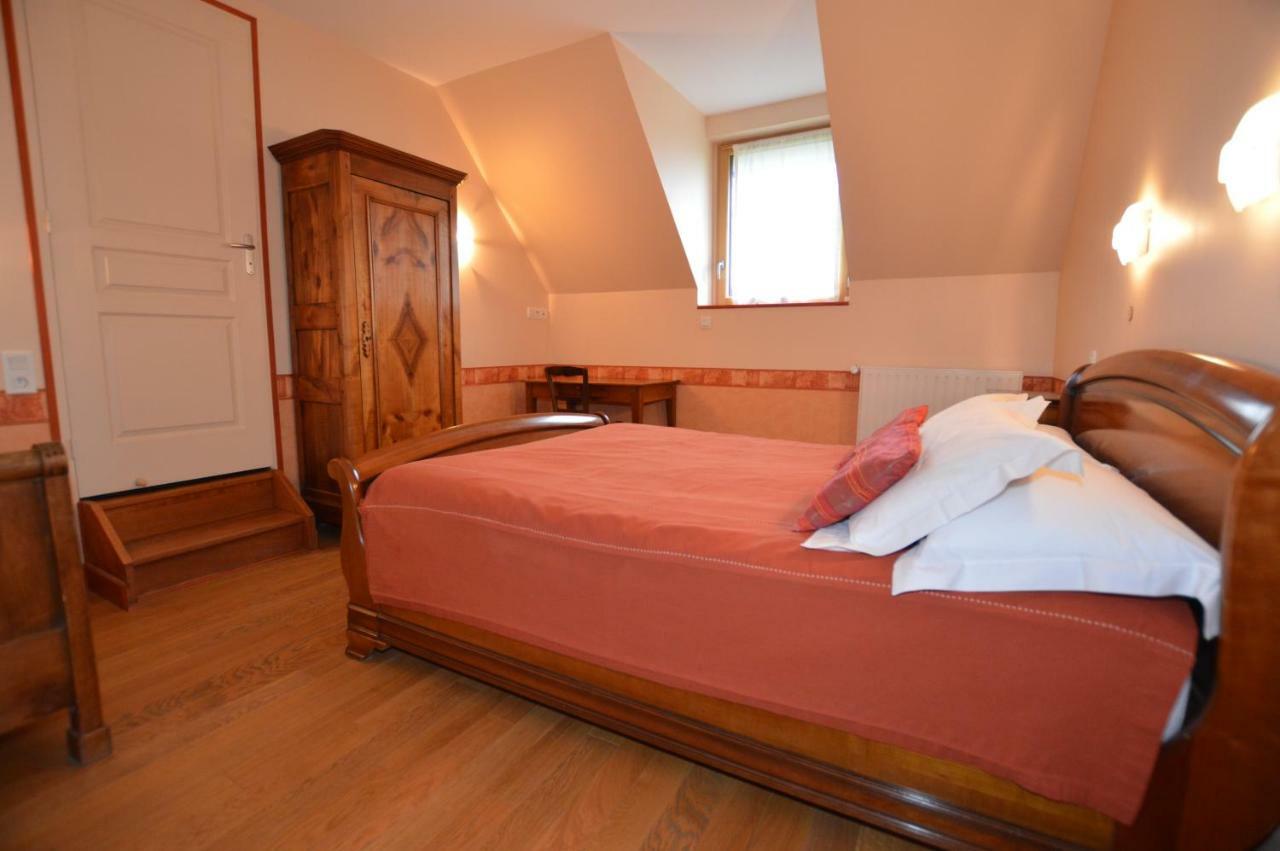 La Roche Bed & Breakfast Saint-Etienne-en-Cogles Екстериор снимка