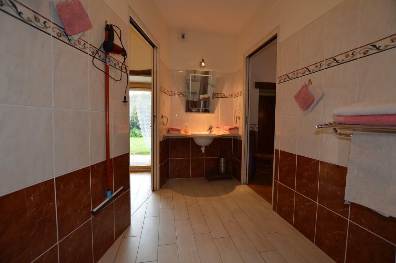 La Roche Bed & Breakfast Saint-Etienne-en-Cogles Екстериор снимка